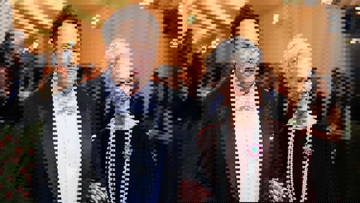 والدة إيلون ماسك.. نجمة غلاف سبعينية تعرض ثوب سباحة