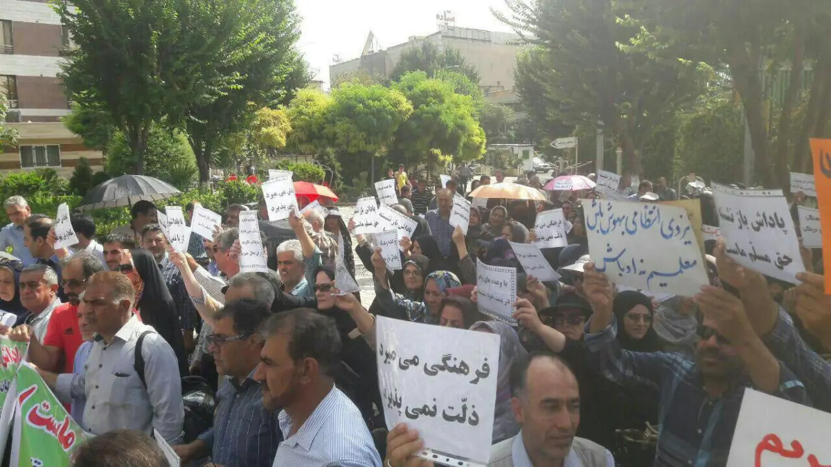 المئات من المتقاعدين يتظاهرون في طهران احتجاجًا على تأخر مستحقاتهم منذ أشهر (فيديو)