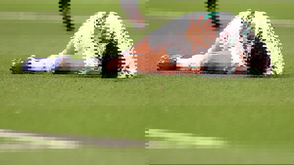 شكوك بشأن لحاق بغداد بونجاح بمباراة الجزائر ضد المغرب بسبب الإصابة