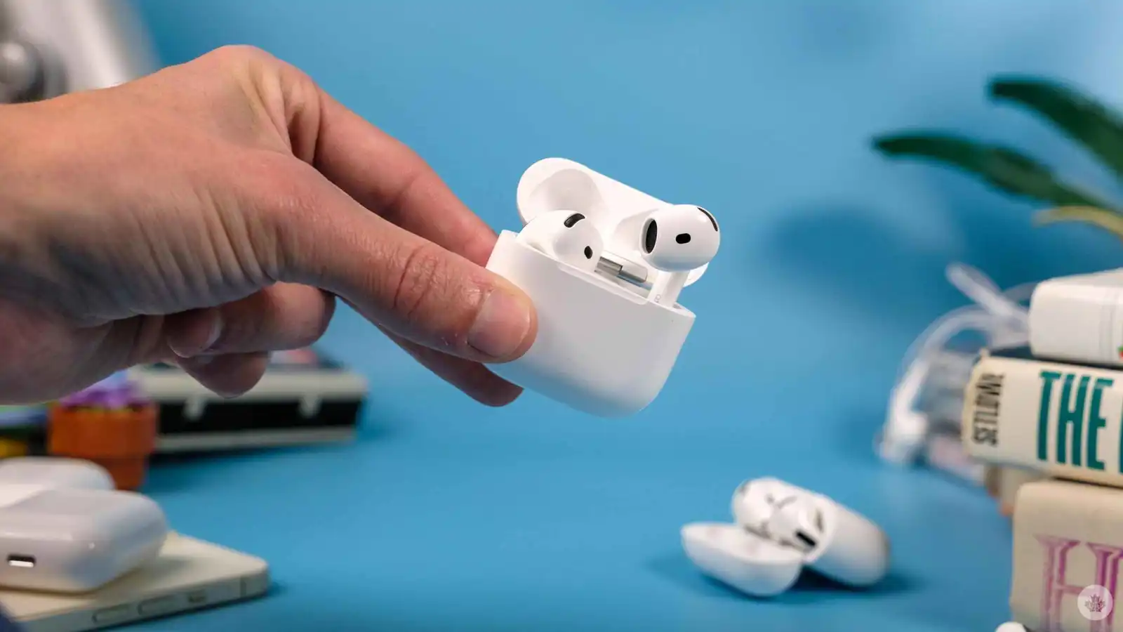 ميزات خفية ستغير طريقة استخدامك لسماعات AirPods.. تعرف إليها
