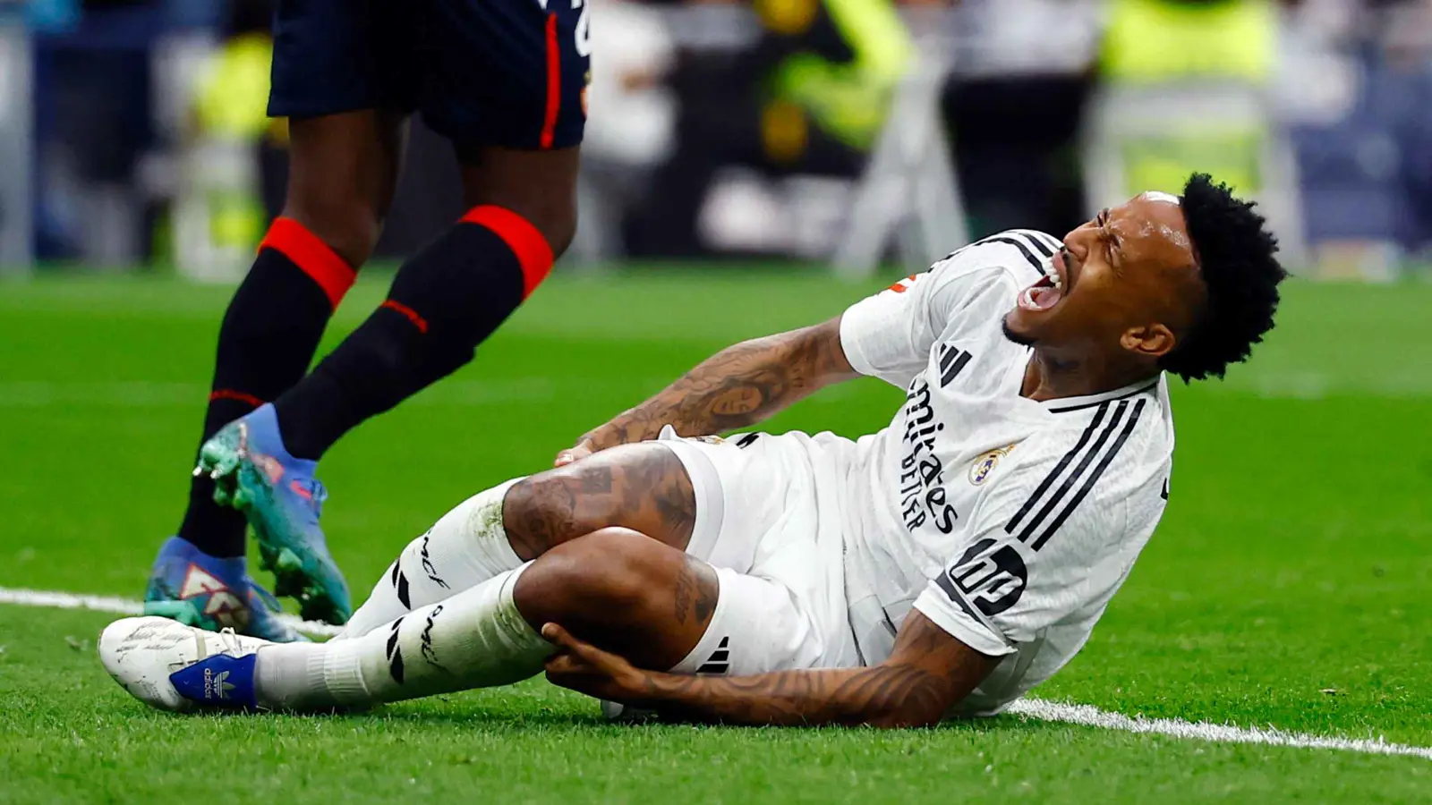 صراخ ميليتاو لحظة إصابته ورد فعل مبابي وبيلينغهام (فيديو)