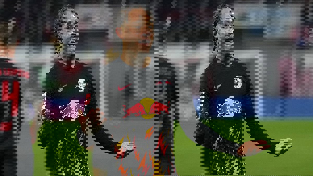 ليس من بينهم برشلونة.. صراع بين 4 أندية على ضم تشافي سيمونز