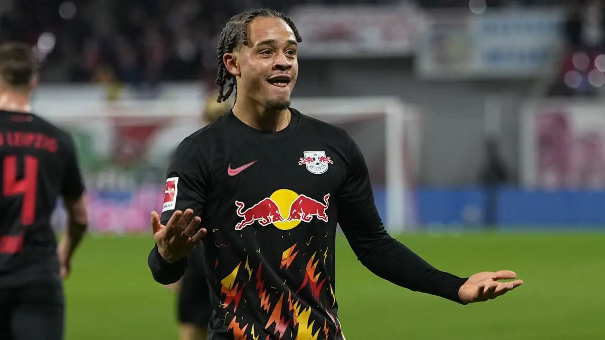 ليس من بينهم برشلونة.. صراع بين 4 أندية على ضم تشافي سيمونز