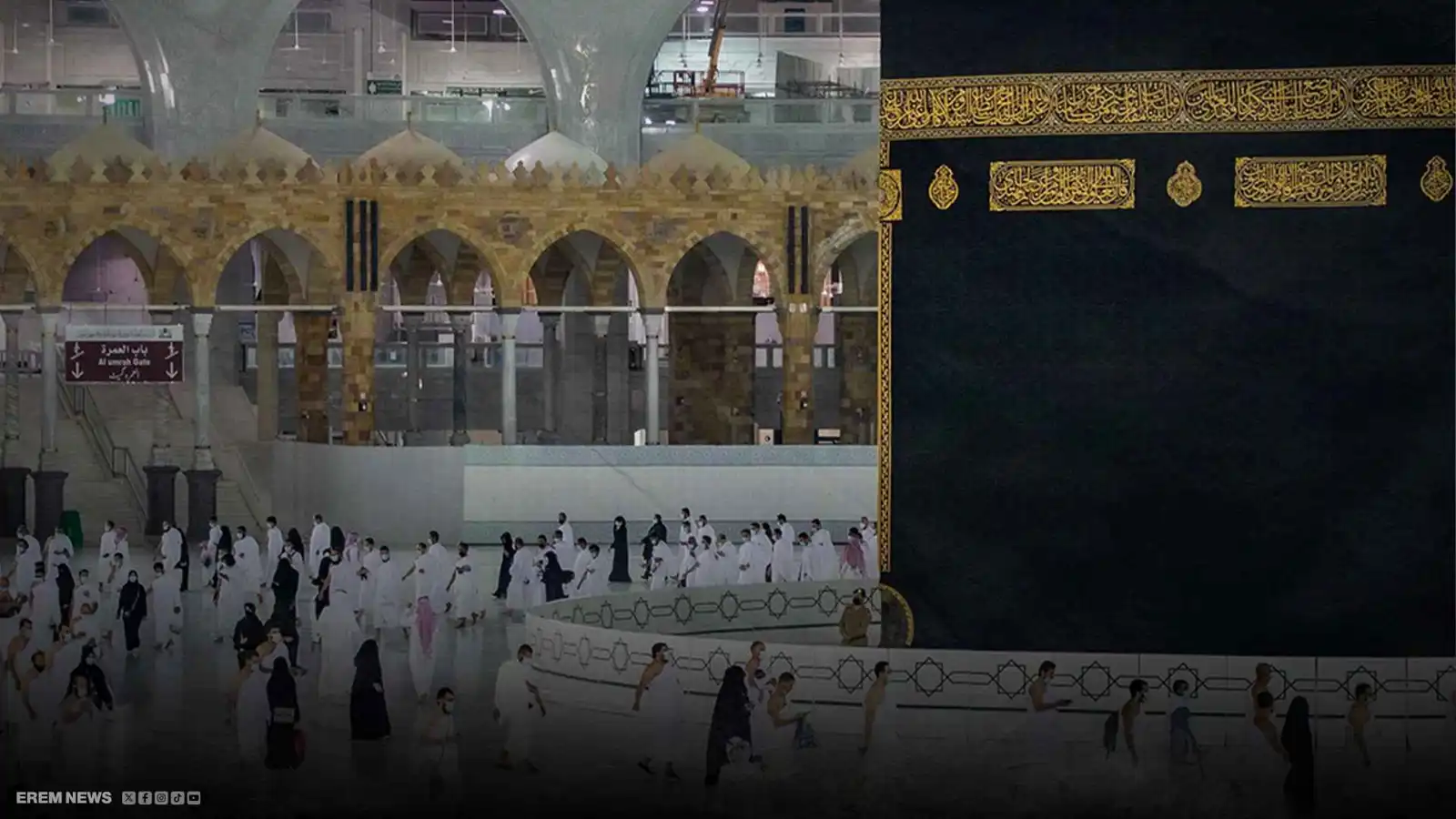 طُرد من عمله.. رجل مكسور يشكو أمام الكعبة "ظُلم مديره" (فيديو)