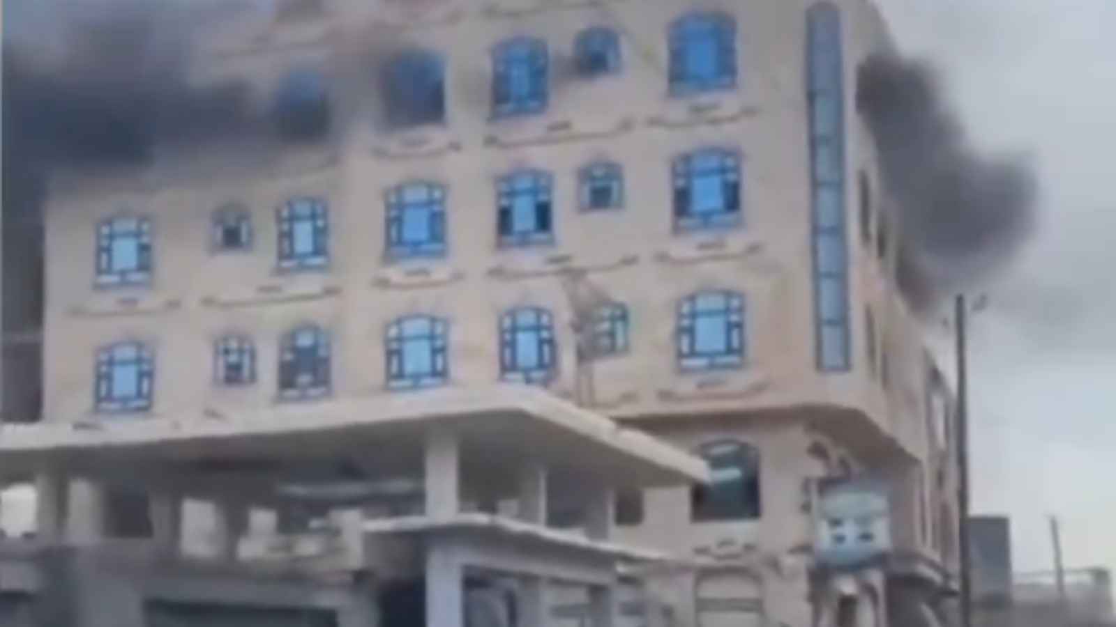 وفاة يمنيين اثنين جراء حريق بمركز تجاري في صنعاء