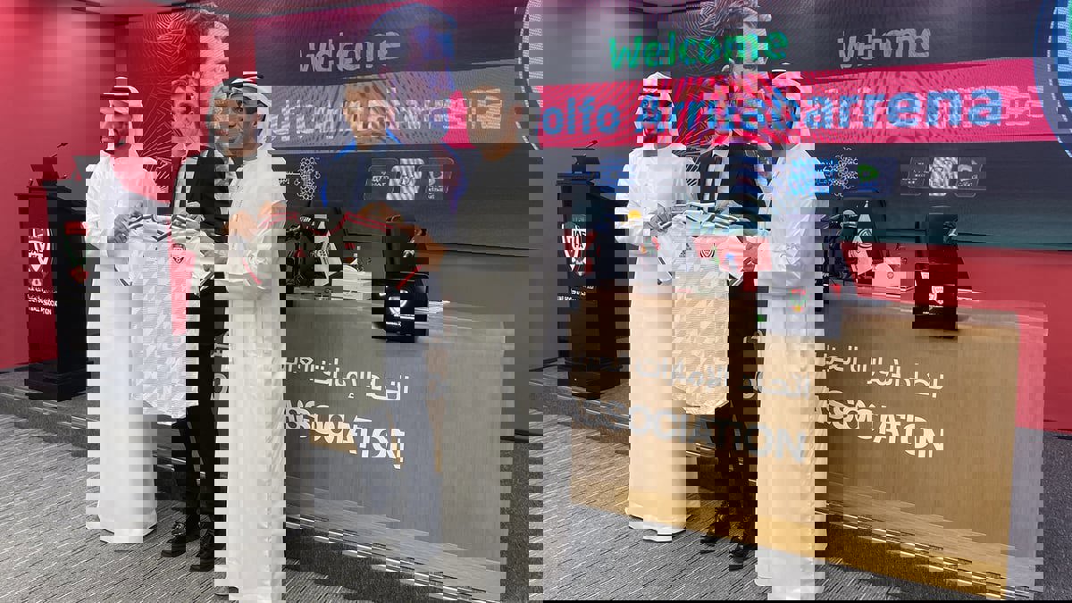 من هو رودولفو أروابارينا مدرب منتخب الإمارات الجديد؟