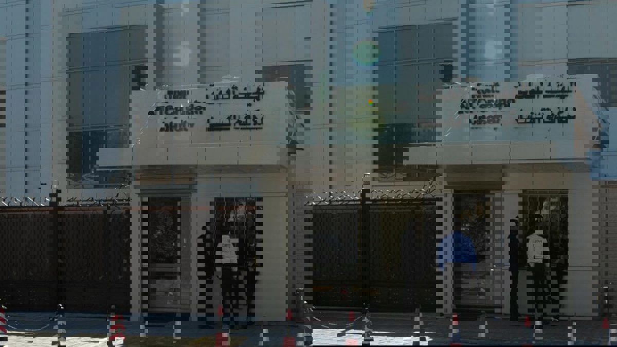 الكويت.. إحالة مسؤول بوزارة الداخلية للتحقيق بتهمة فساد