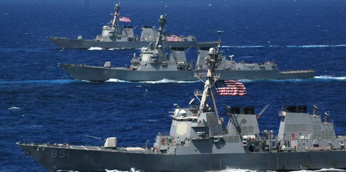 البحرية الأمريكية تصادر شحنة أسلحة إيرانية قبل وصولها للحوثيين