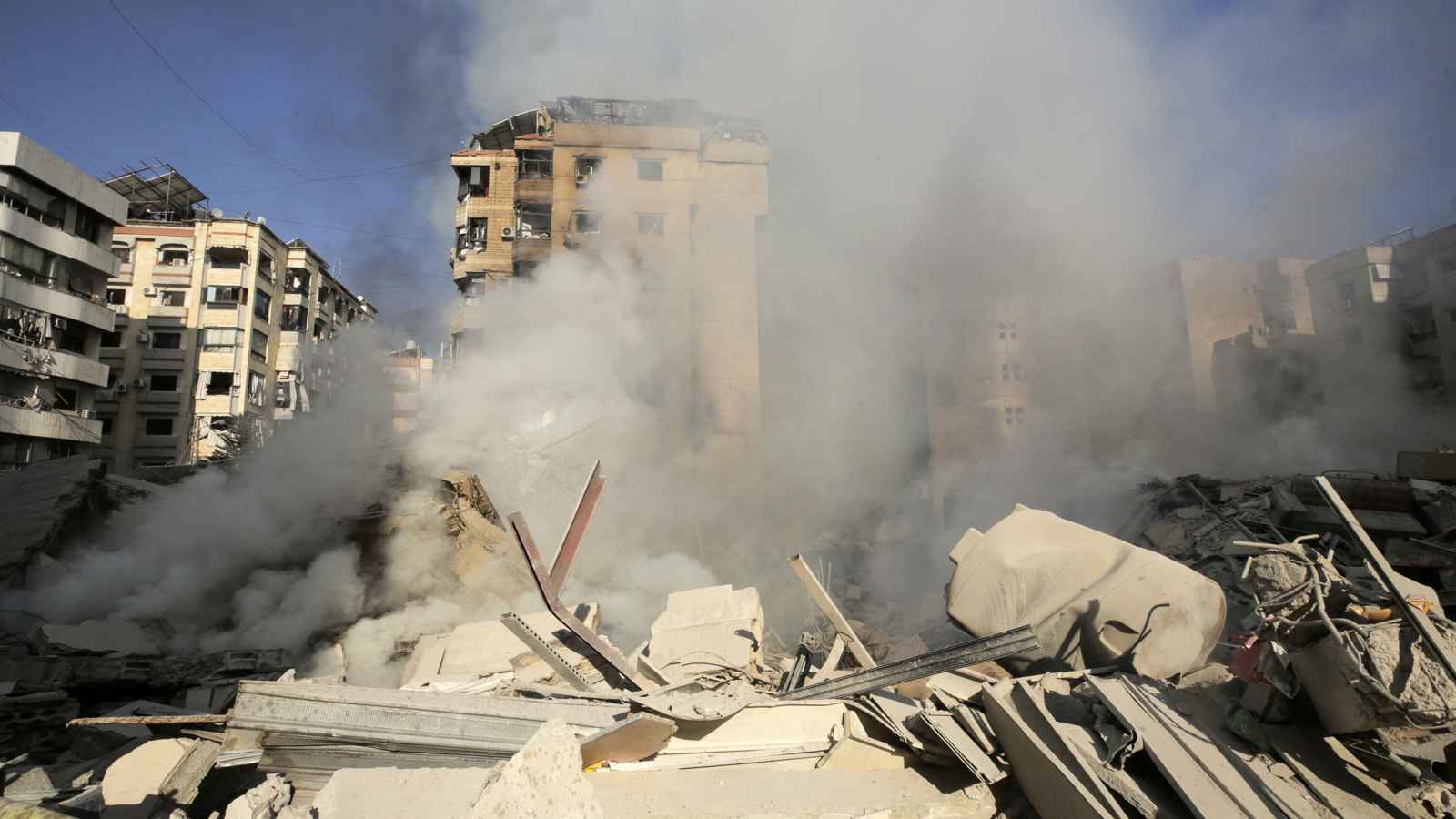 الأعنف منذ بدء الهدنة.. قتلى وجرحى في غارات إسرائيلية على جنوب لبنان (فيديو)