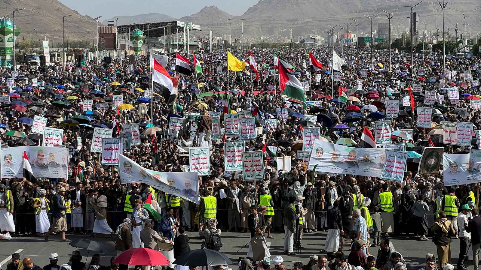 بحضور"رئيس أركان" الحوثيين.. استهداف إسرائيلي لاجتماع في صنعاء