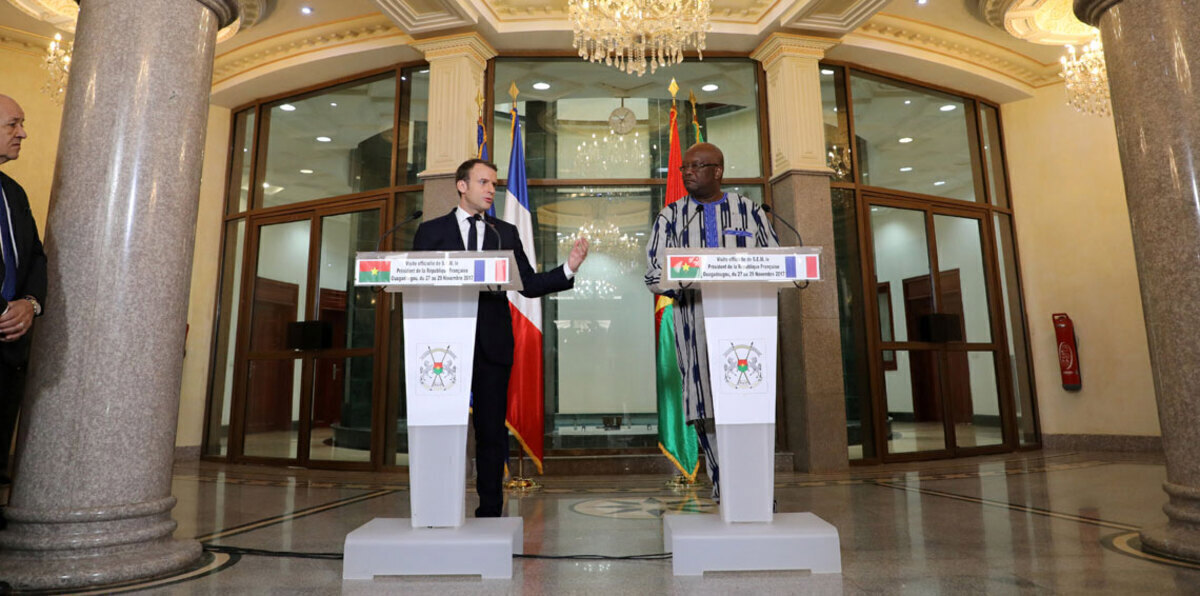 ماكرون يطرح مبادرة أوروبية لإجلاء الأفارقة "المعرضين للخطر" في ليبيا