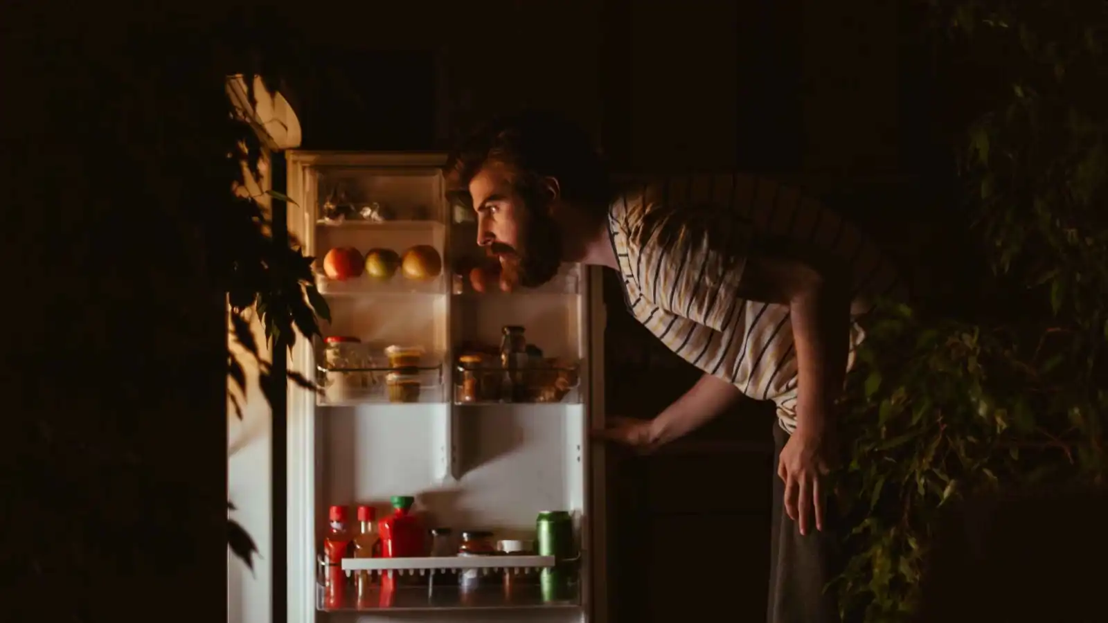 بدون "جيم" أو عناء.. 9 حيل ذهبية لإنقاص وزنك في الشتاء