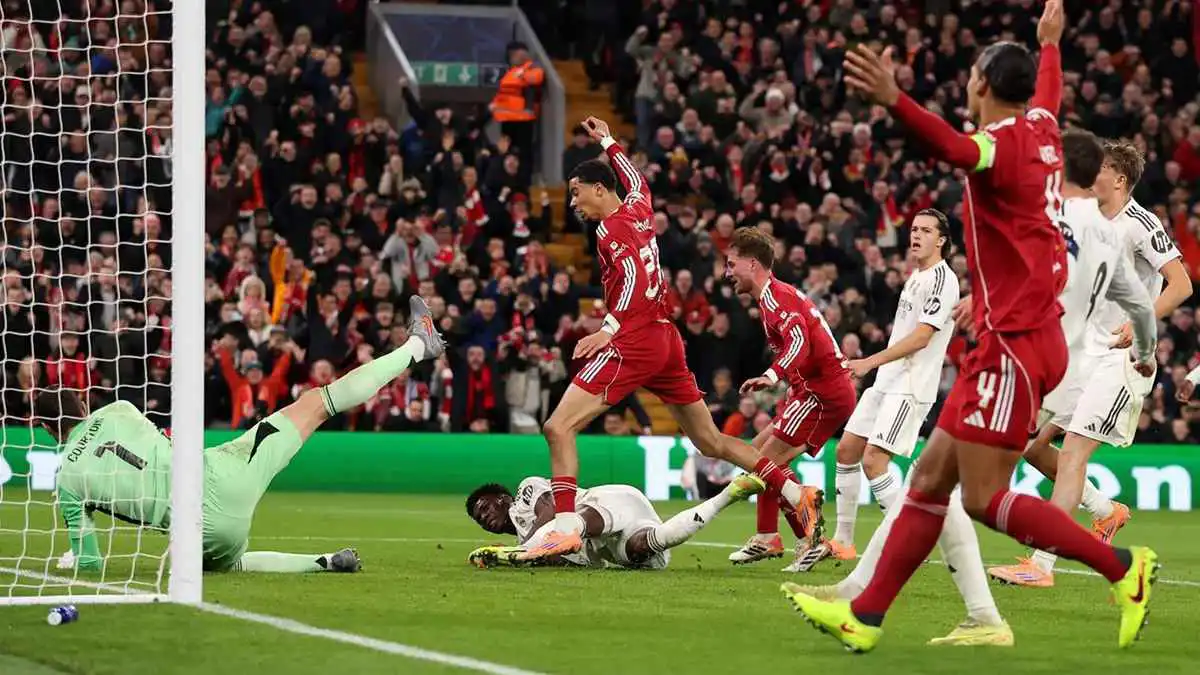 بعد "صفعة" ليفربول.. 3 "ثغرات" تهدد بموسم كارثي لريال مدريد