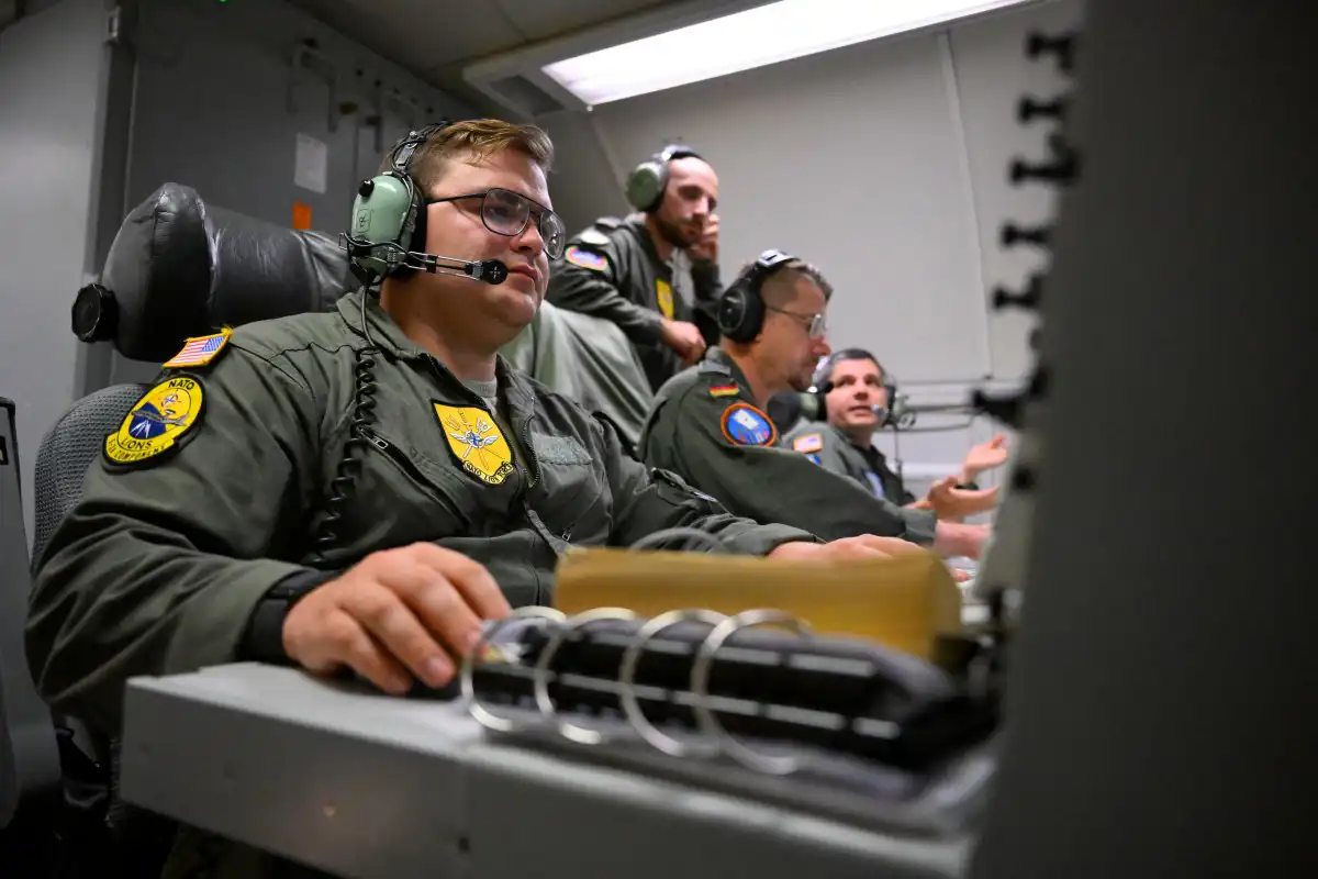  مشغلو أنظمة المراقبة التابعة لحلف الناتو