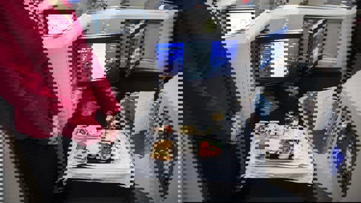 تقرير: كورونا يحول رفاهية السفر عبر درجة "رجال الأعمال" إلى تجربة متواضعة