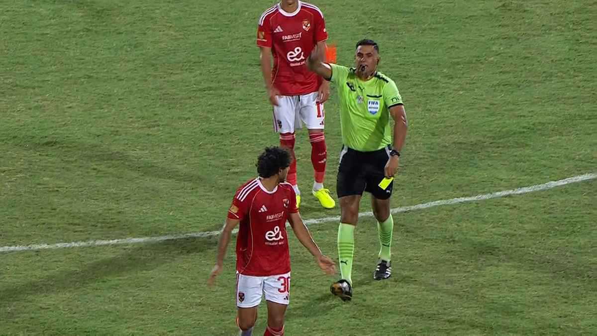 الأهلي المصري يدرس قراراً حاسماً بعد "أزمة" طرد محمد هاني