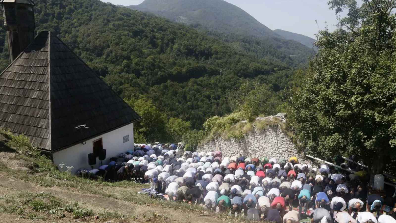 مسجد كوشلات.. الصلاة مرة واحدة كل عام (صور)