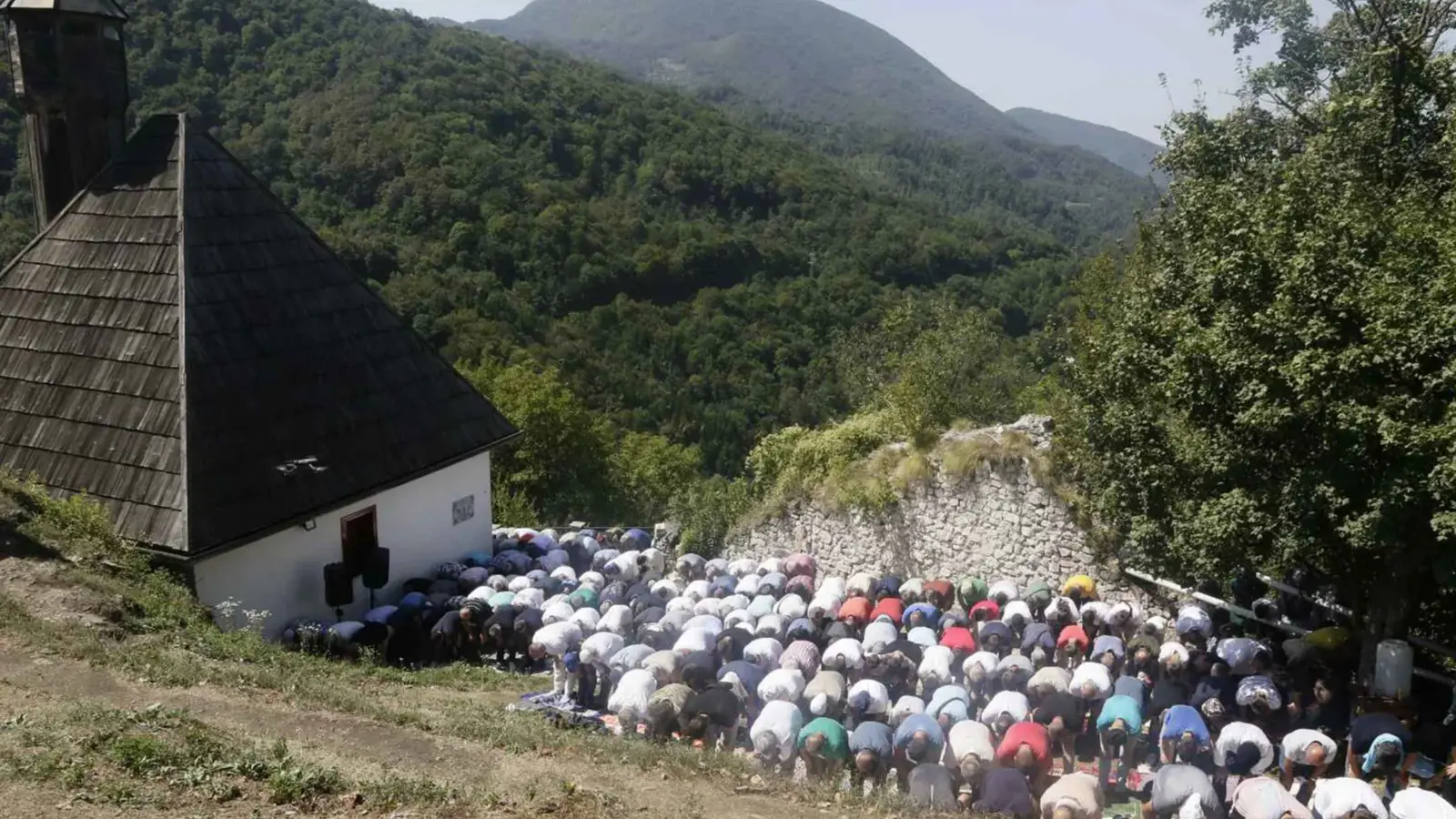 مسجد كوشلات.. الصلاة مرة واحدة كل عام (صور)
