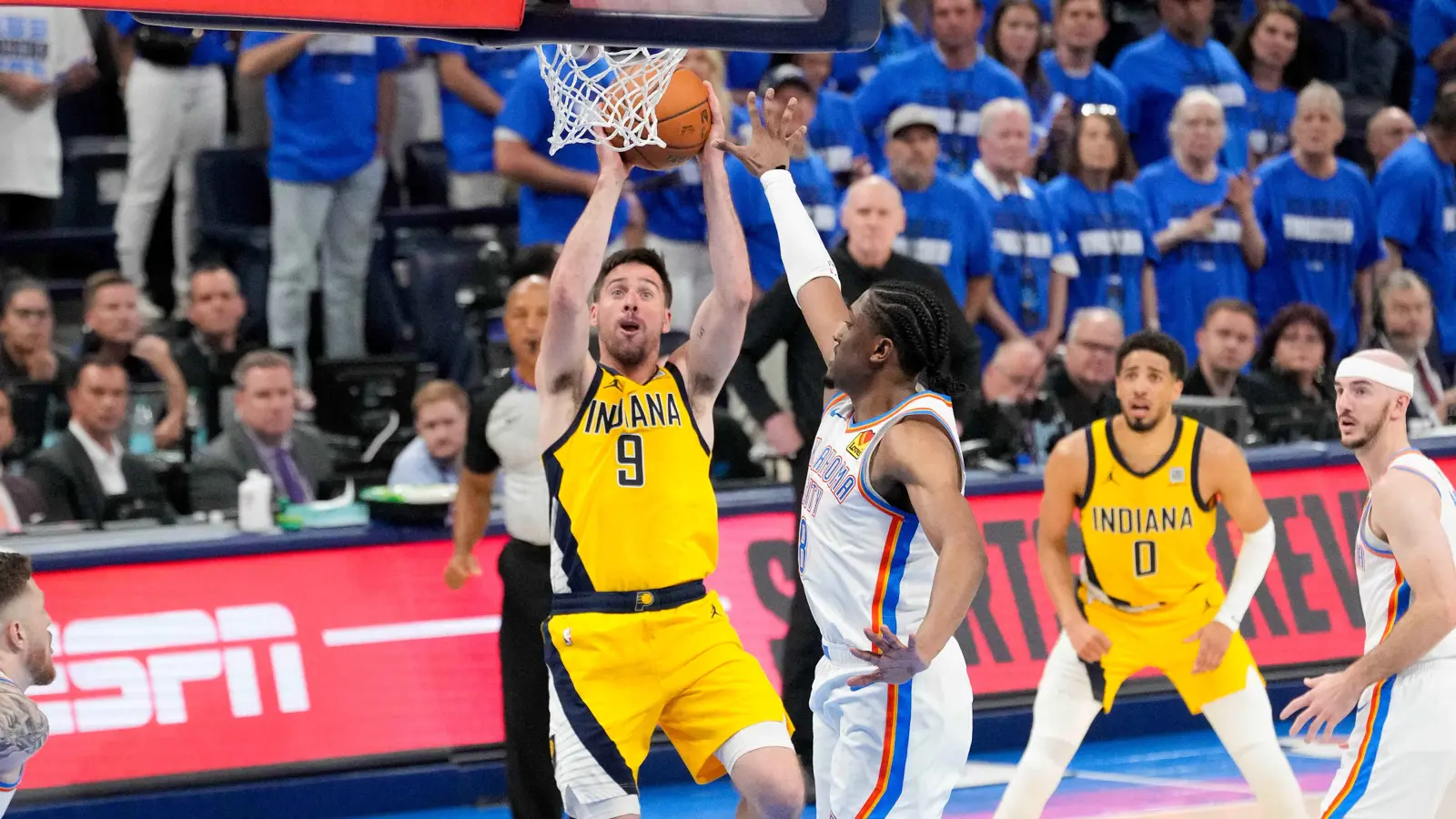 أوكلاهوما يهزم إنديانا بيسرز ويتقدم نحو التتويج بالدوري الأمريكي للسلة (فيديو)