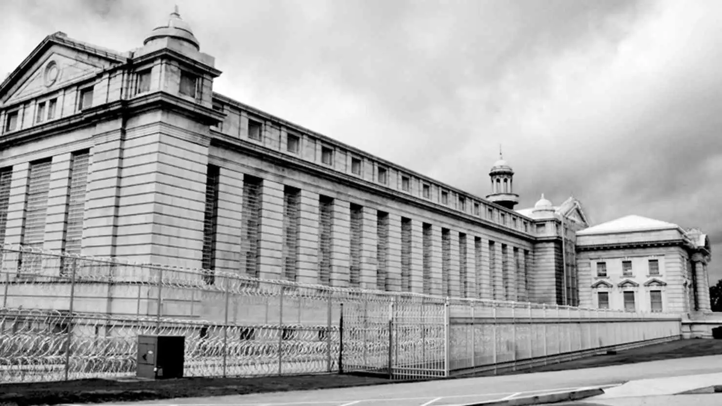 بينهم قاتل. فرار 3 نزلاء من سجن أمريكي خلال فحص أمني روتيني