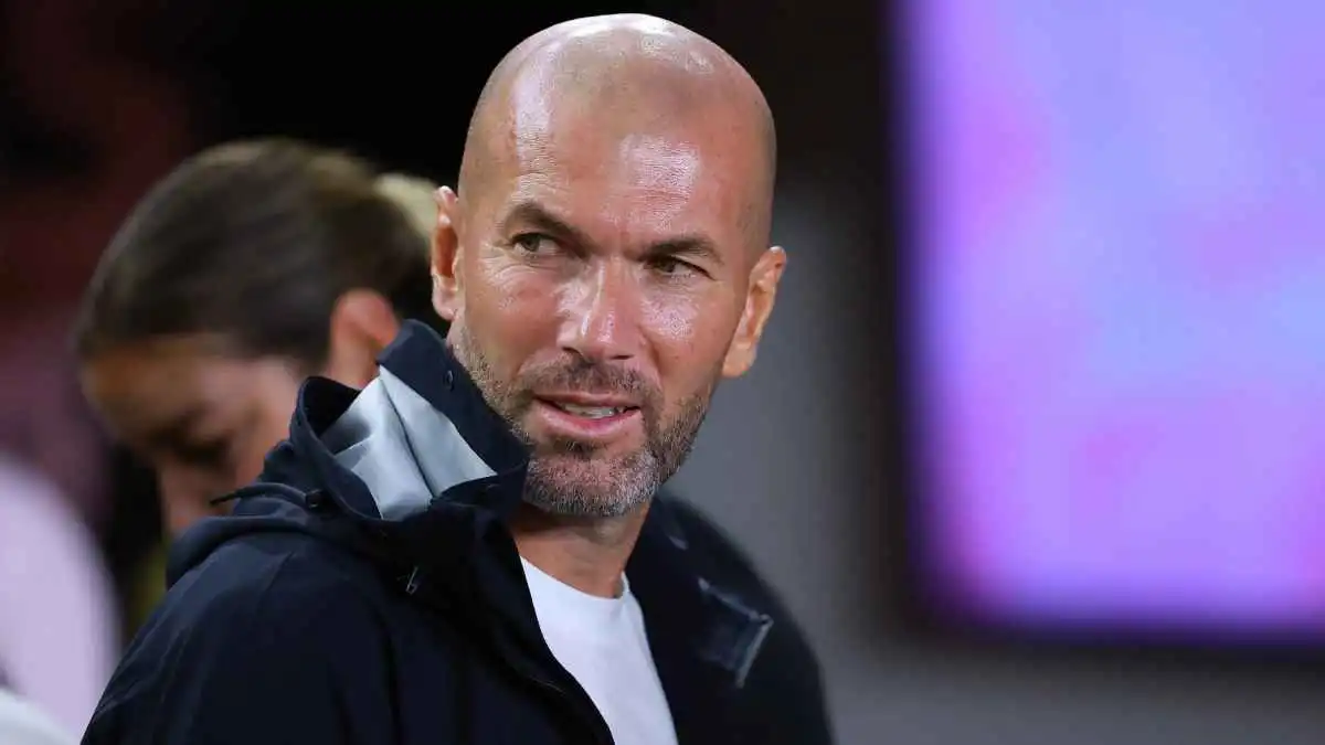 زين الدين زيدان.. عندما يتحول نجم فرنسا لناشط ضد اليمين المتطرف