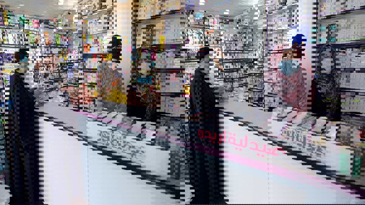 مسؤول إيراني: 60% من الصيدليات في البلاد على وشك الإفلاس