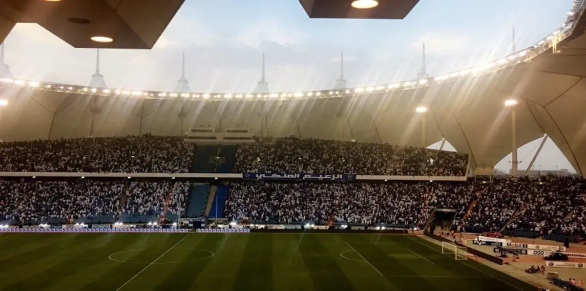 جماهير نادي الهلال تطرد مشجعي النصر قبل مباراة التتويج بالدوري السعودي (صور)
