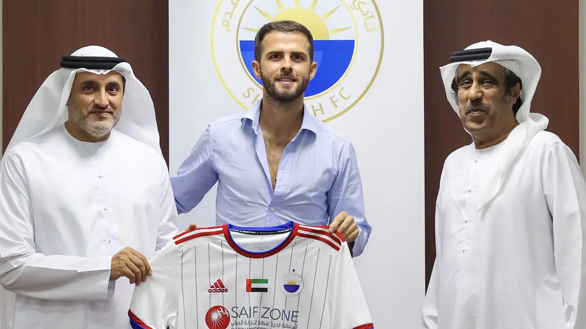 رسميا.. الشارقة يتعاقد مع ميراليم بيانيتش لاعب برشلونة في صفقة انتقال حر