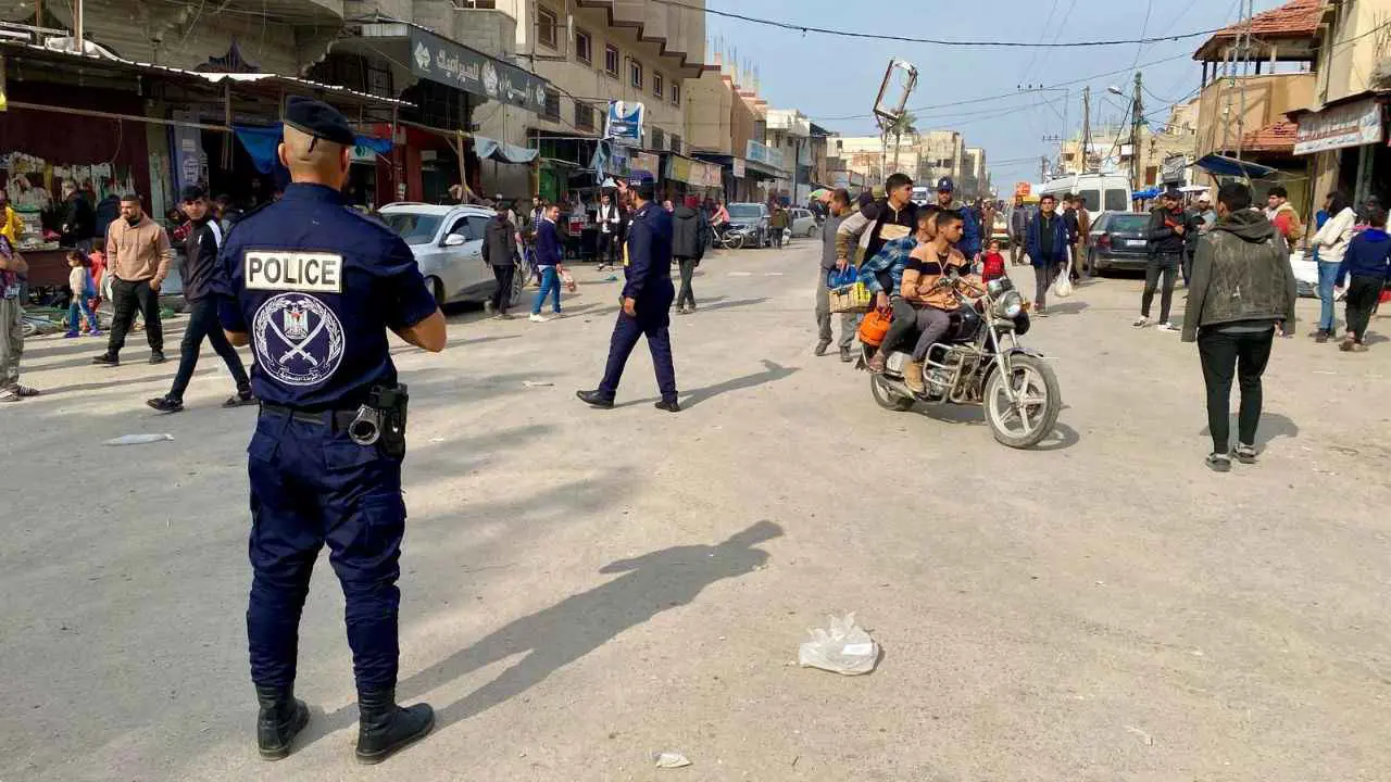 عشيرة أبو سمرة تكشف ملابسات مقتل ابنها برصاص حماس في غزة (فيديو)