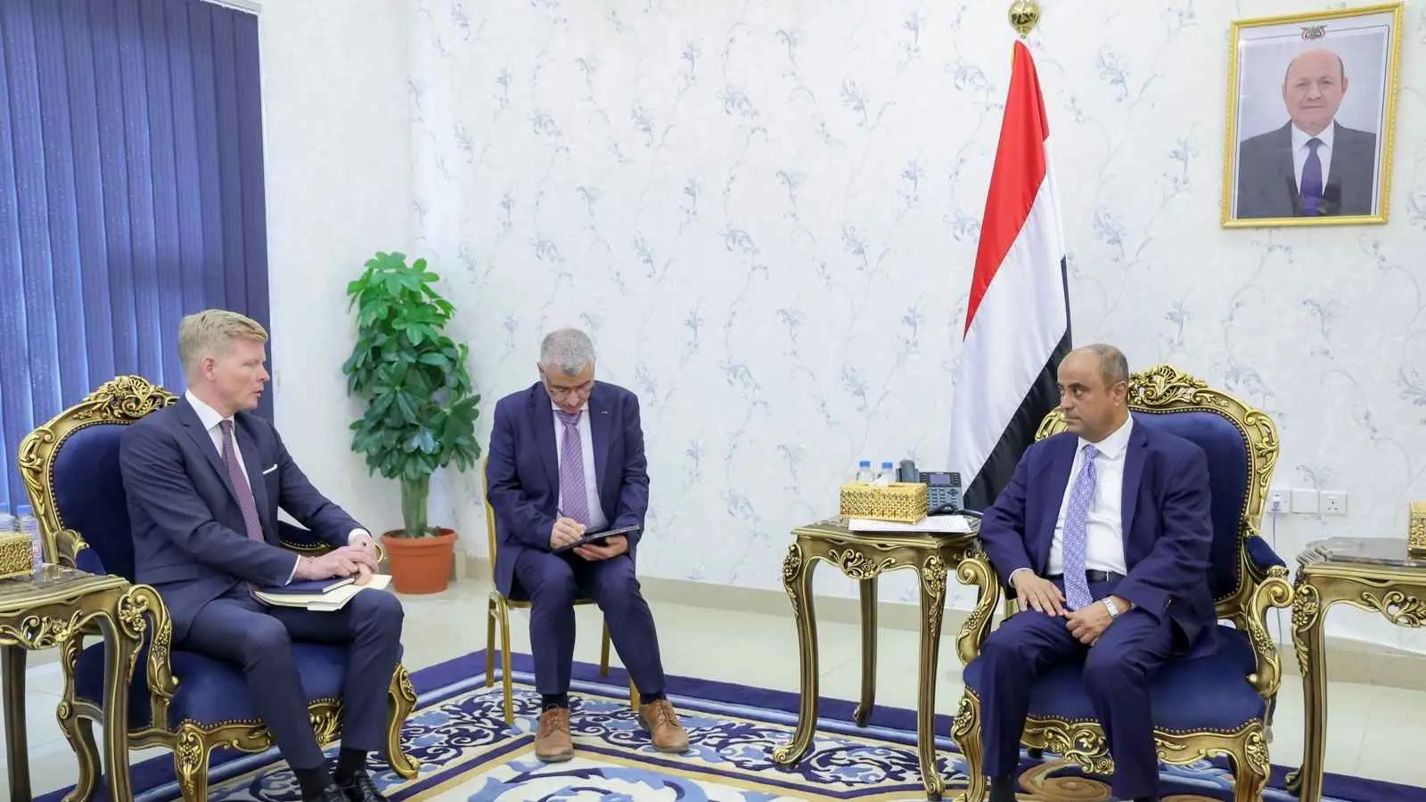 مهام روتينية أم "تحريك الجمود".. ما الذي تشكله زيارة غروندبرغ إلى اليمن؟