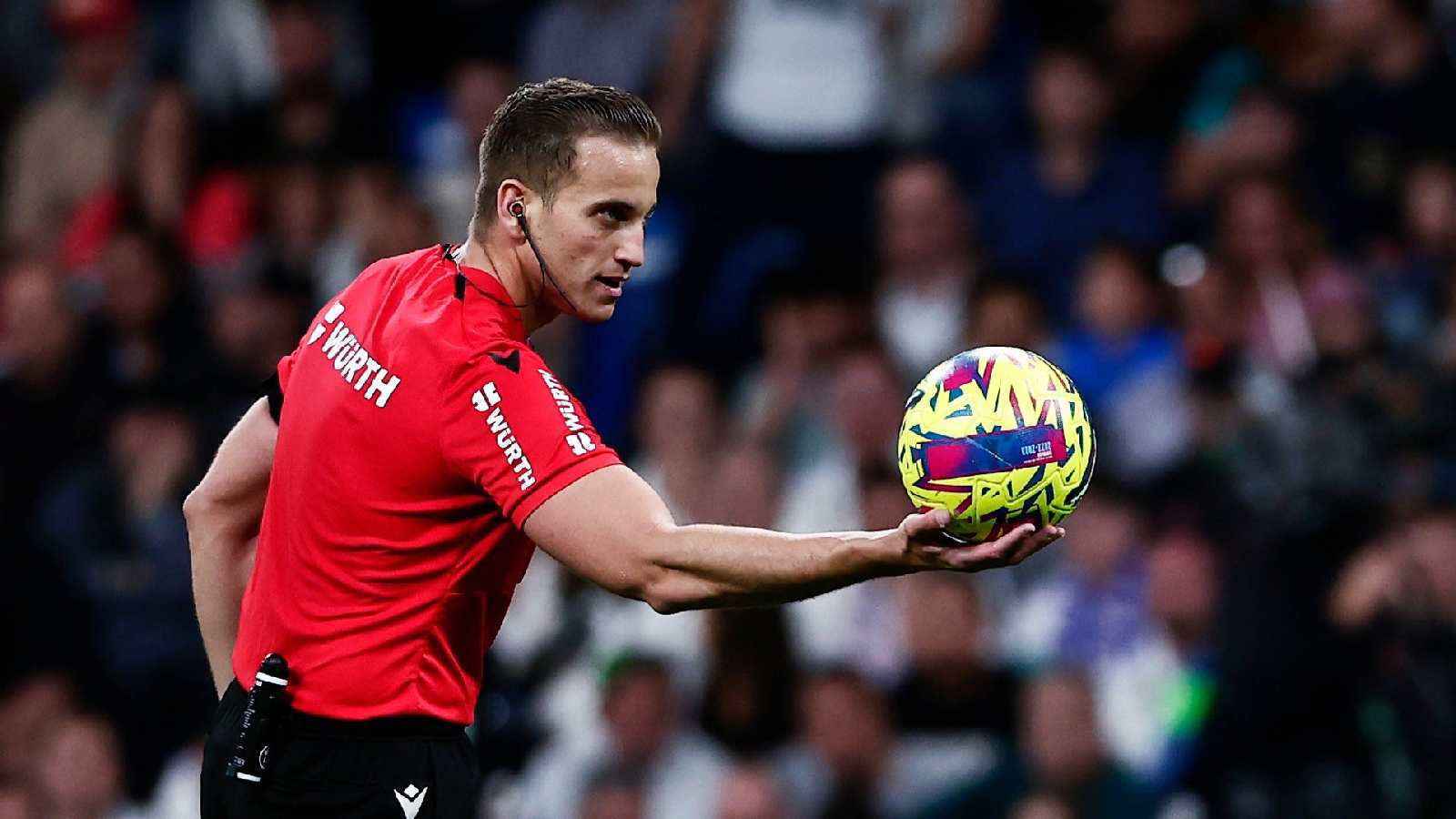 إسباني مثير للجدل.. من هو حكم مباراة الأهلي والزمالك؟ 