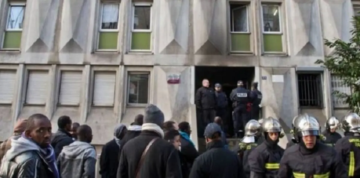 أولاند يؤكّد "الصبغة الجنائية" لحريق شبّ بمركز للمهاجرين في باريس