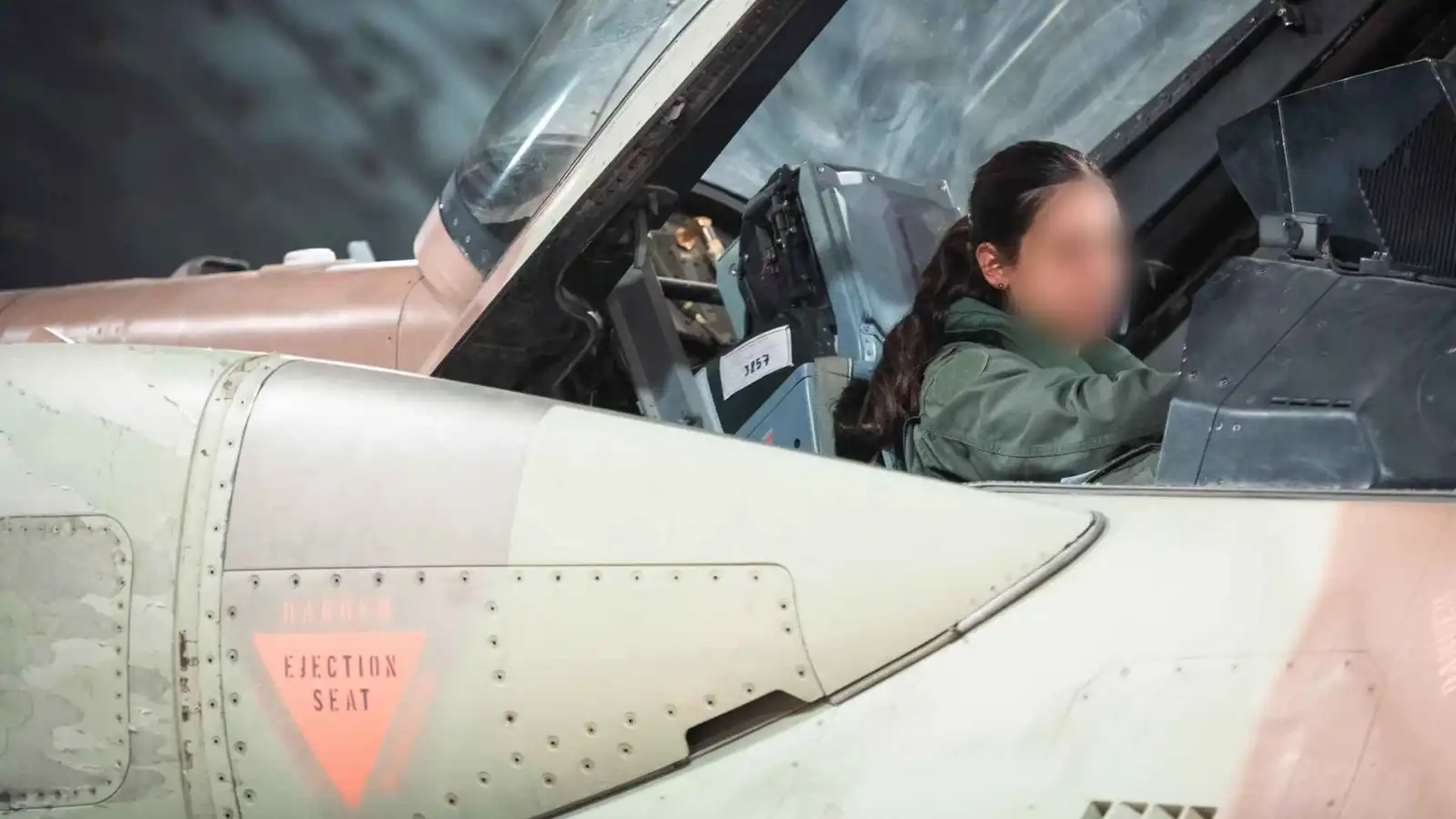 خلافًا لفتاوى دينية.. أكثر من 30 فتاة يهودية تشارك في قصف إيران جوًا