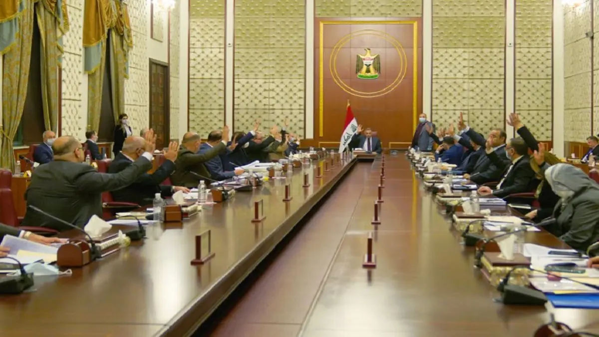 الحكومة العراقية تقر موازنة ’ضخمة’ وتفرض ضرائب على رواتب المسؤولين والدرجات العليا