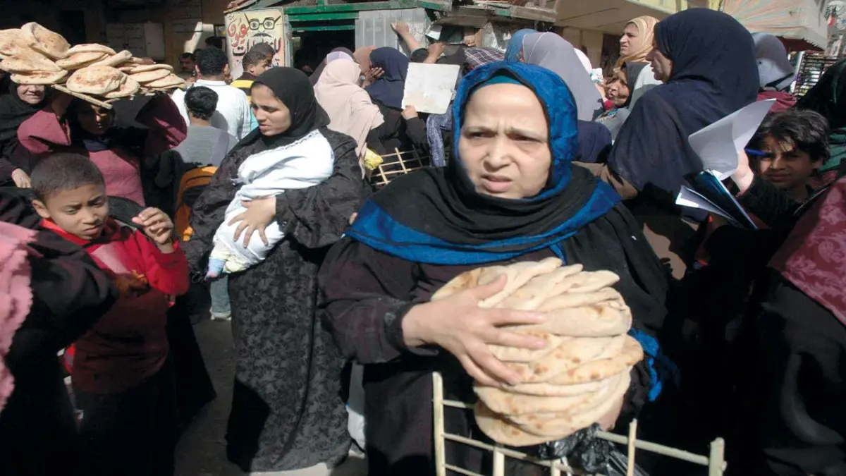 لماذا لا تنعكس المؤشرات الإيجابية للاقتصاد المصري على محدودي الدخل؟