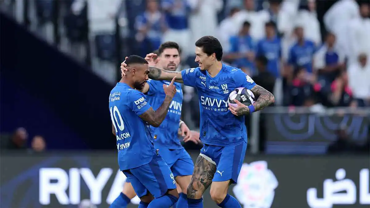 "عالة على الفريق".. بدر الصقري يصدم نجم الهلال السعودي (فيديو)