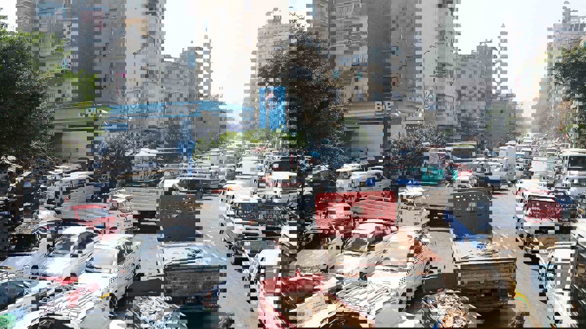 كيف أثر رفع أسعار الوقود على السلع والخدمات الأساسية في مصر؟