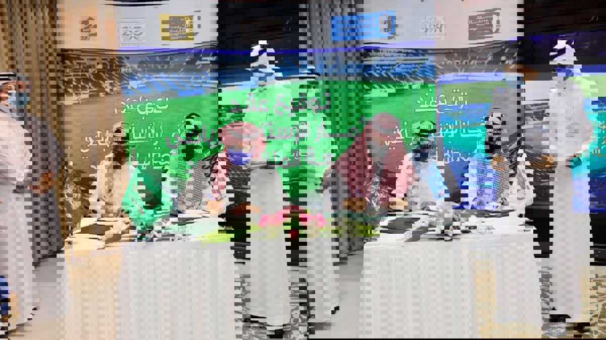 شركة الوسائل توقع رسميا عقود استحواذها على ملعب الجامعة