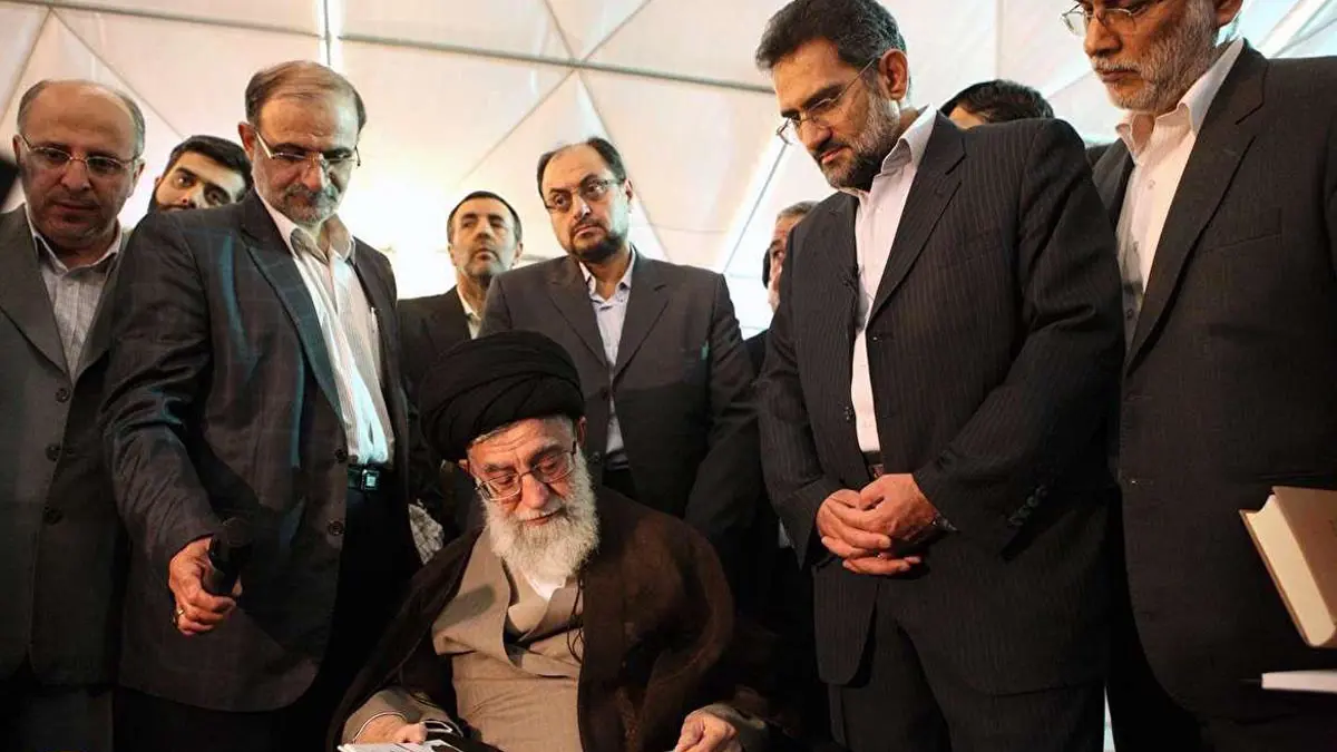 إيران.. خلاف بين خامنئي ومراجع قم على تحديد أول أيام عيد الفطر