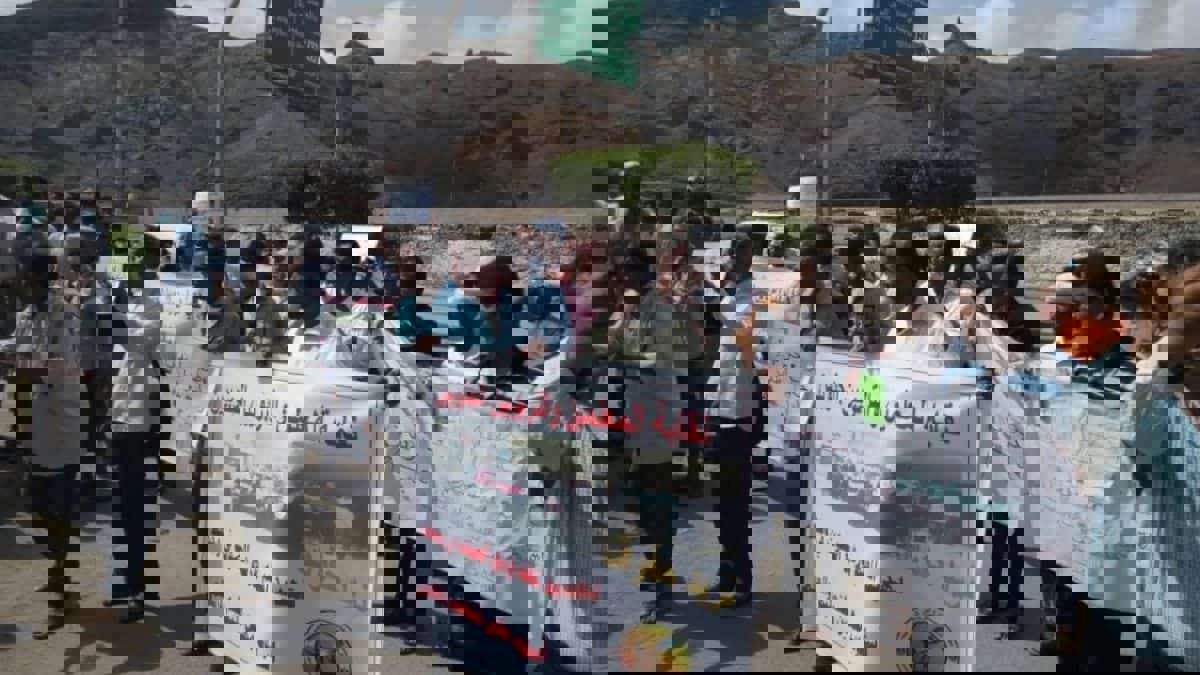 معلمو جنوب اليمن يعانون بين مطرقة الأزمات وعشوائية النقابات