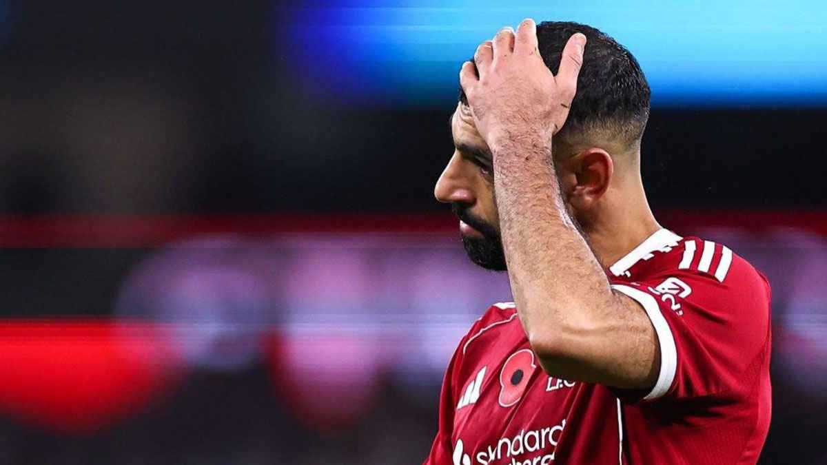لن يفعل كل شيء بمفرده.. أغويرو يدافع عن محمد صلاح