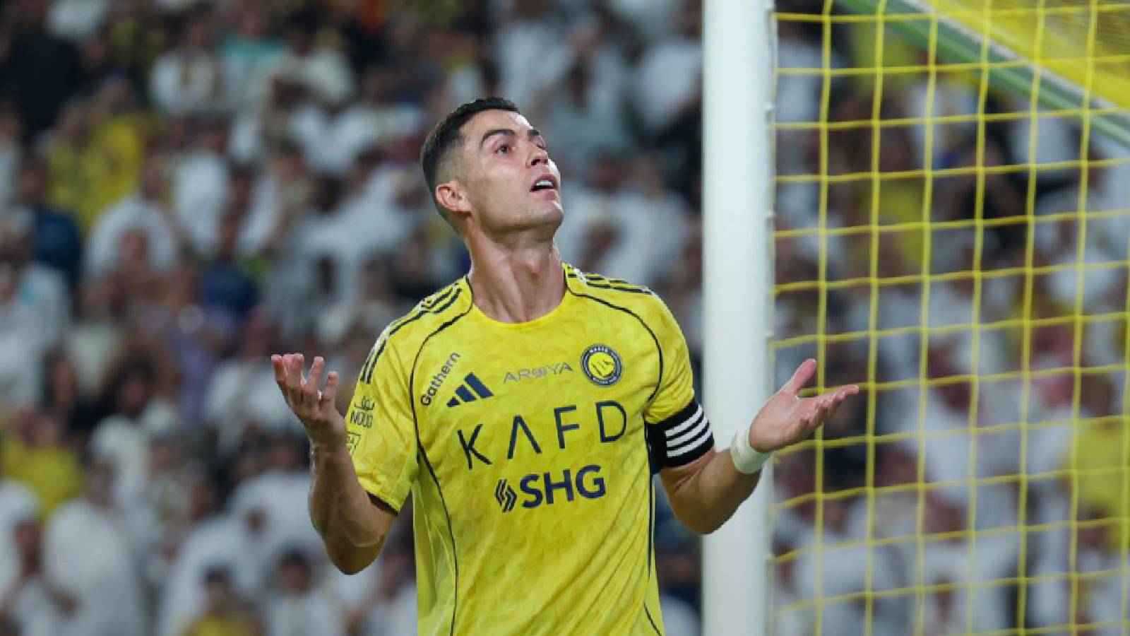 بدأت الساعة الرملية.. ماذا يحتاج كريستيانو رونالدو للوصول إلى الهدف 1000؟