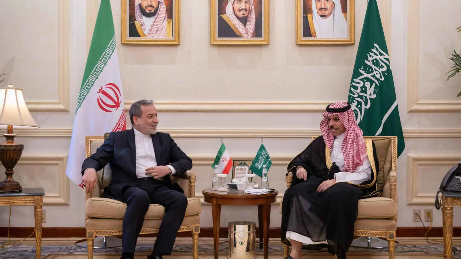 بن فرحان وعراقجي يبحثان العلاقات الثنائية وتطورات المنطقة