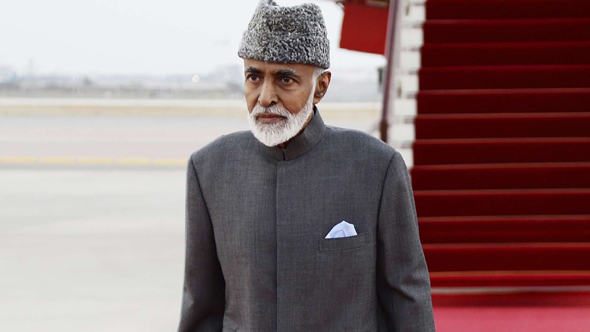 بالفيديو.. تأهب أمني في مسقط بعد إعلان وفاة السلطان قابوس