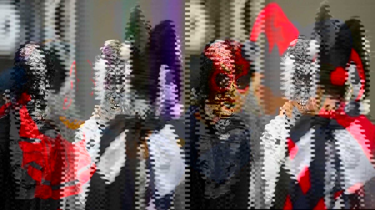 حضور لافت في أول حفل تنكري في السعودية