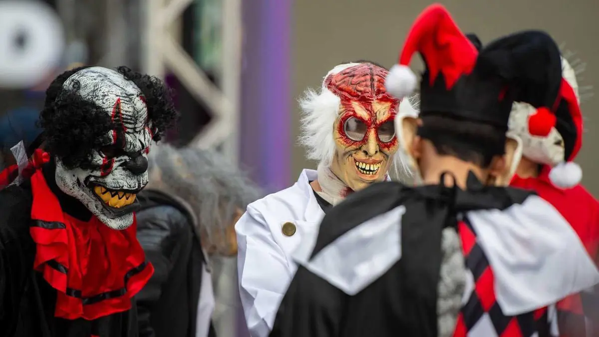 حضور لافت في أول حفل تنكري في السعودية