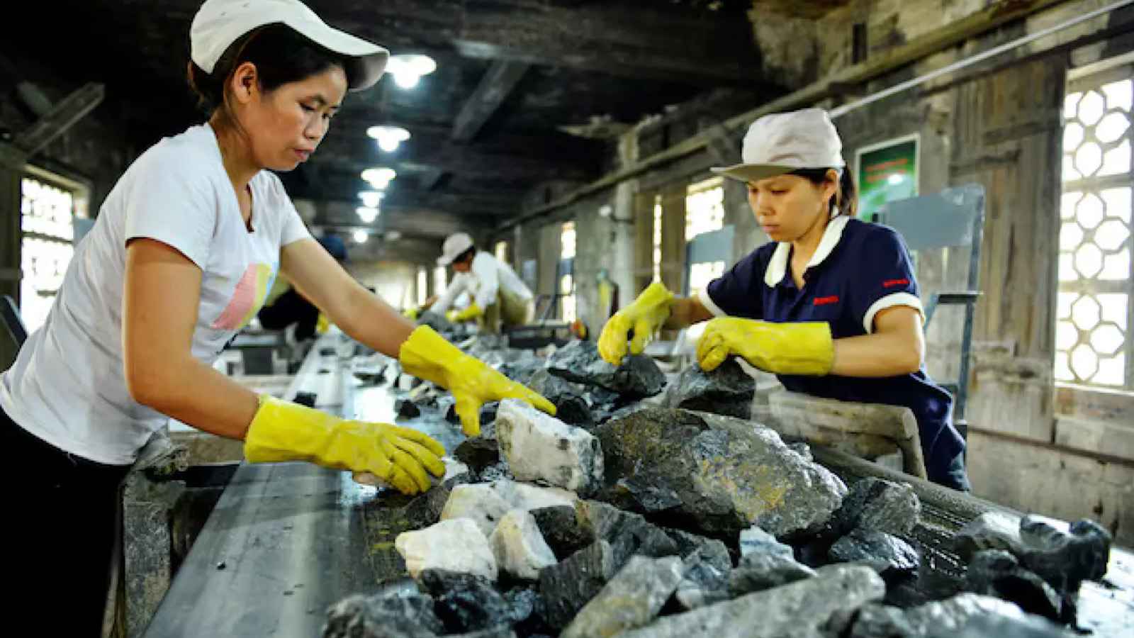 طالتها رسوم ترامب.. ماذا تعرف عن المعادن الصينية "الحرجة"؟