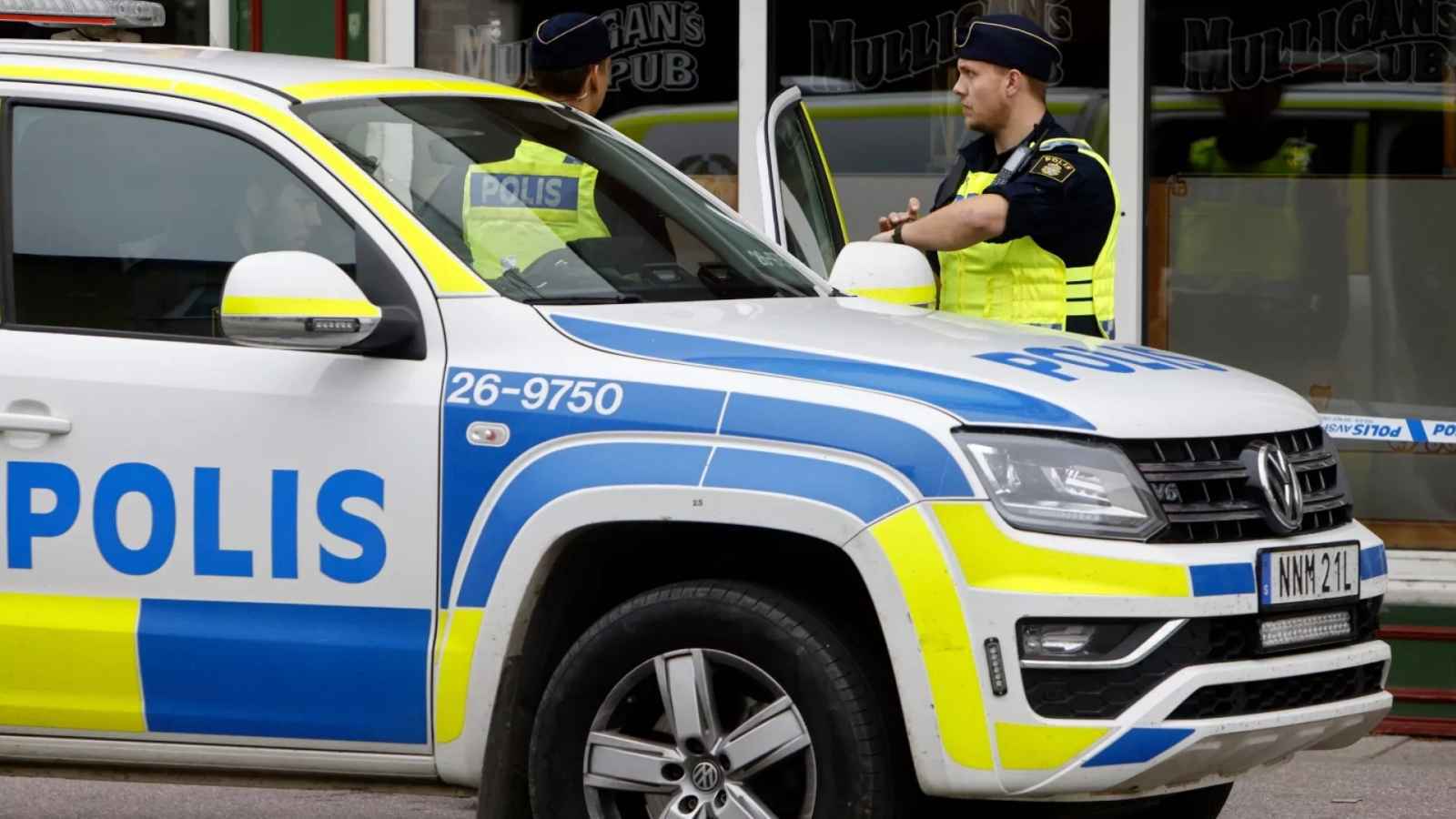 مصادر إيرانية تكشف عن اعتقال ممثل خامنئي في السويد (صور)