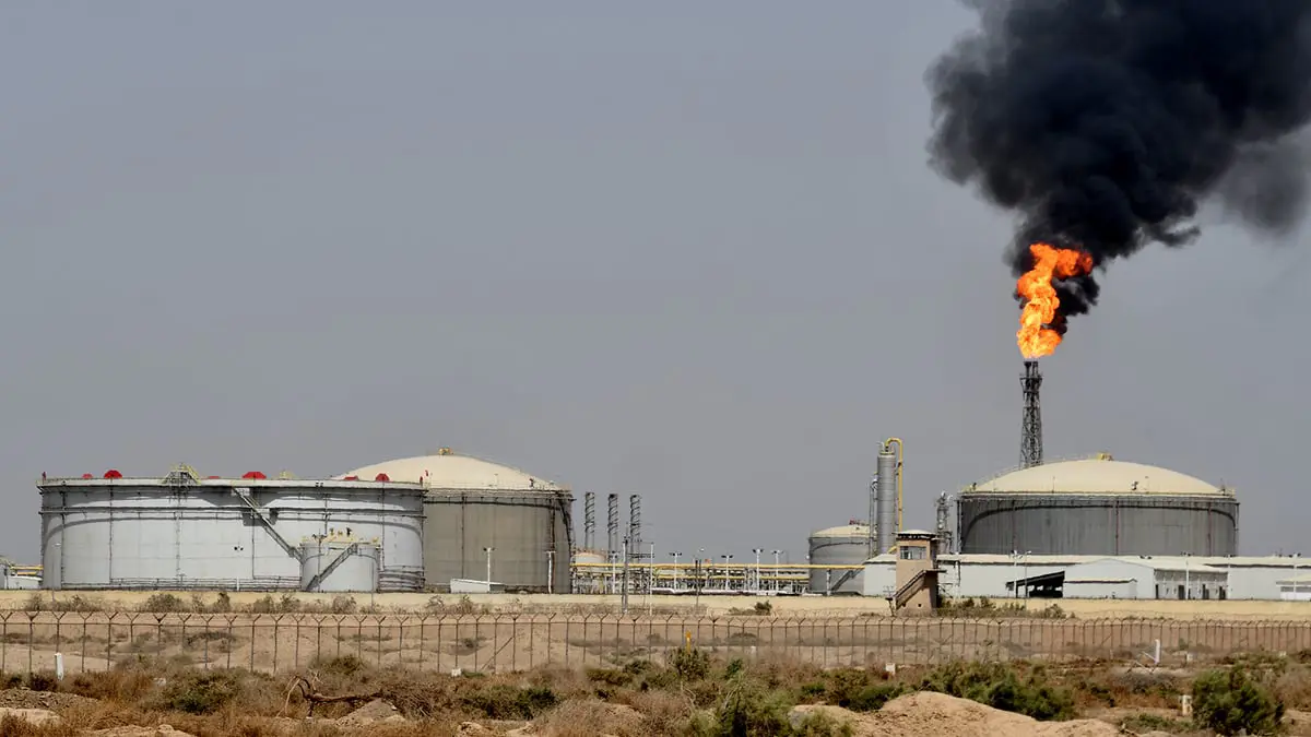 النفط يتكبد خسائر أسبوعية وسط مخاوف من ركود عالمي