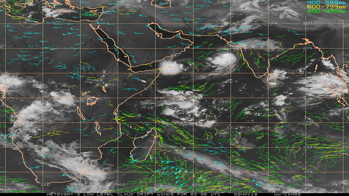 منخفض "كيار" يضرب جزيرة سقطرى اليمنية (صور)